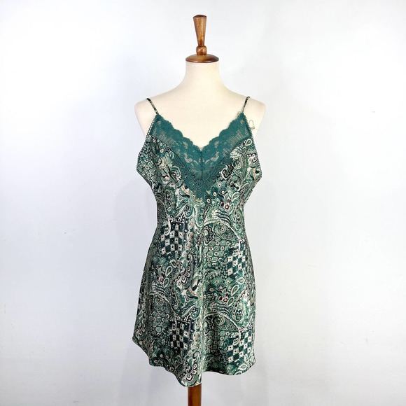 Vintage 90s Victorias Secret green paisley slip nightgown Size Large - Picture 9 of 9